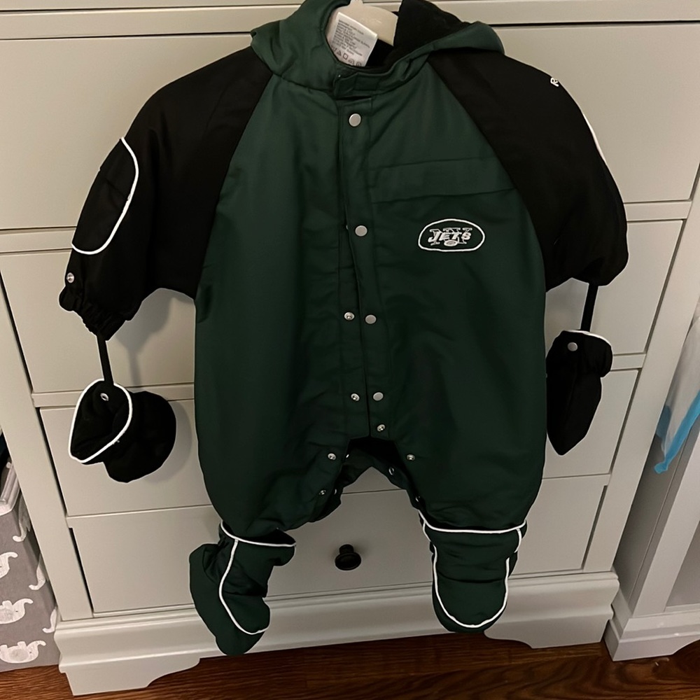NY Jets winter suit size 3-6 months